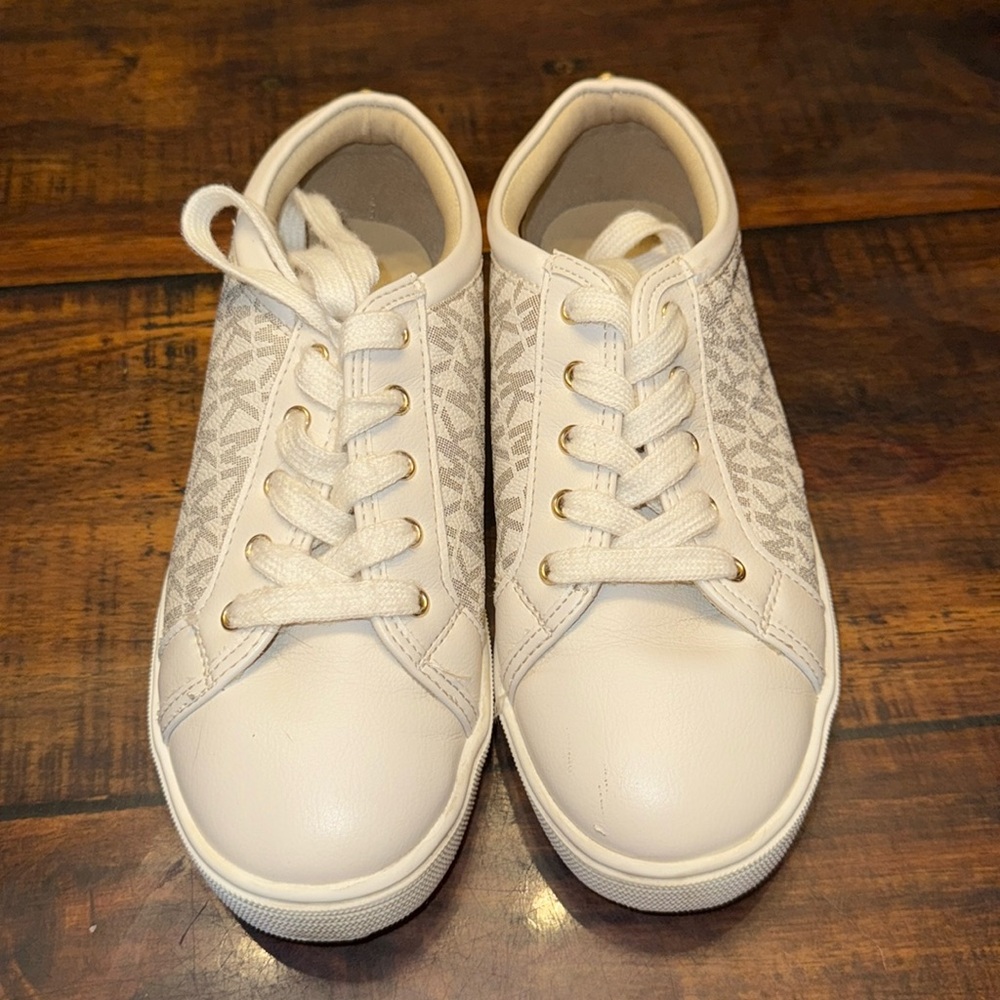 Michael Kors Ivy Rebecca Size 3 Sneakers Repeating Logo White